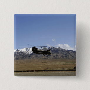 Badge Carré 5 Cm Un Chinook CH-47 décolle