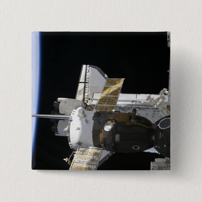Badge Carré 5 Cm Un engin spatial Soyouz ancré (Devant)