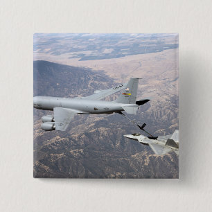 Badge Carré 5 Cm Un F-22 Raptor reçoit le carburant d'un KC-135