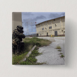 Badge Carré 5 Cm Un Marine assure la sécurité