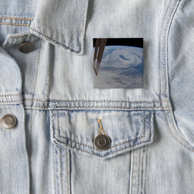 Badge Carré 5 Cm Un Système De Faible Pression Mi-Atlantique. (En situation)