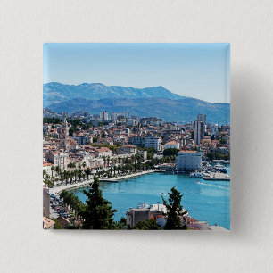 Badge Carré 5 Cm Vue aérienne de la ville divisée en front de mer, 