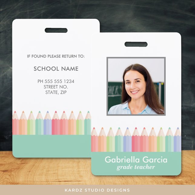 Badge Carte d'identité de l'enseignant customisée Rainbo (Teacher photo badge, school staff id bagde in soft green with colorful rainbow pencils.)