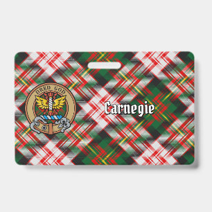 Badge Clan Carnegie Crest sur la robe Tartan