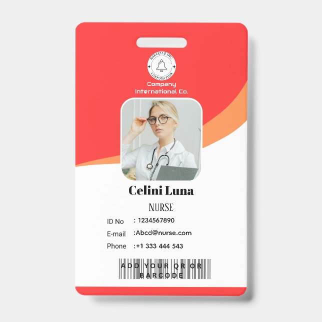 Badge Conception Moderne avec Intégration de Code-barres (Avant)