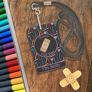 Badge de laissez-passer de l'infirmière aux crayon