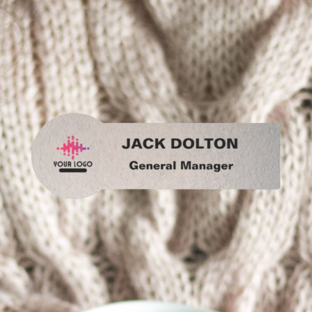 Badge de nom d'employé métallique avec logo person (Créateur téléchargé)