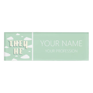 Badge D'identification Des Nuages Verts Qu'Il Prononce