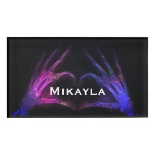 Badge D'identification Les doigts de rayons X rose/bleu forment un coeur