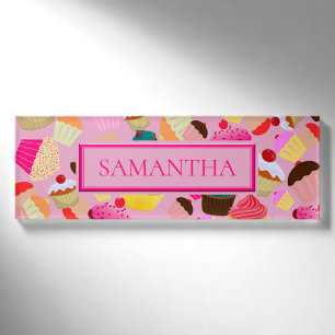 Badge D'identification Personnalisez. Amusement, petit gâteau rose