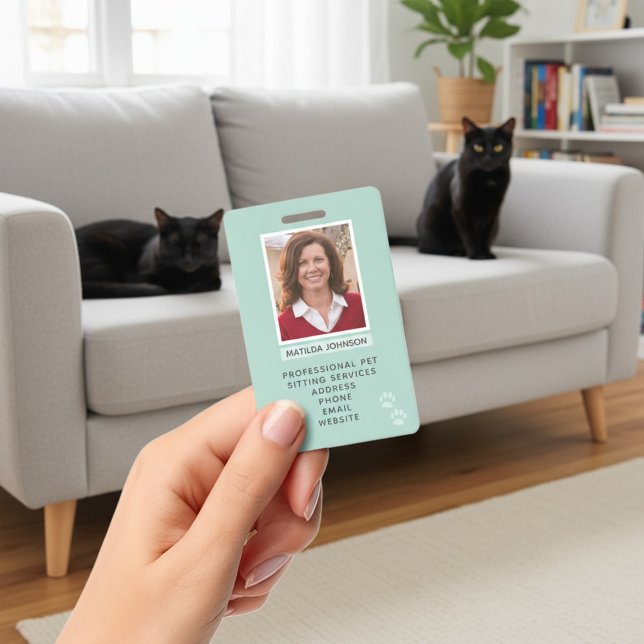 Badge d'identification photo d'empreinte de patte  (Upload your photo and add your details to this paw print id badge. Purrfect for pet sitters!)