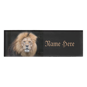 Badge D'identification Portrait de plan rapproché d'un lion masculin