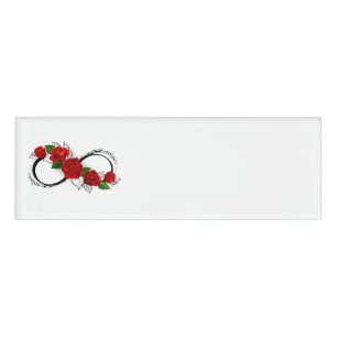 Badge D'identification Symbole d'infini avec les roses rouges