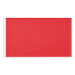 Badge D'identification un arrière - plan rouge avec une bordure blanche