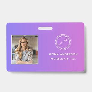Badge d'identité d'employé avec photo, code-barres