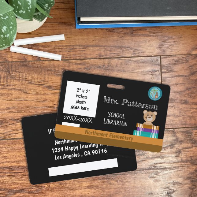 Badge d'identité du bibliothécaire de l'école avec (Créateur téléchargé)