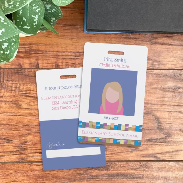 Badge d'identité du personnel scolaire avec photo (School staff vertical ID badge with big photo .)