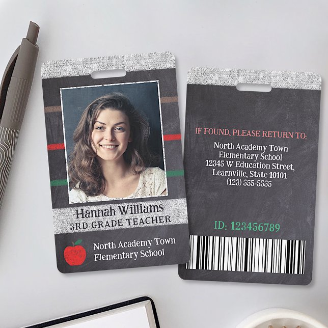 Badge Employé de l'école enseignant code barre de logo d (Créateur téléchargé)