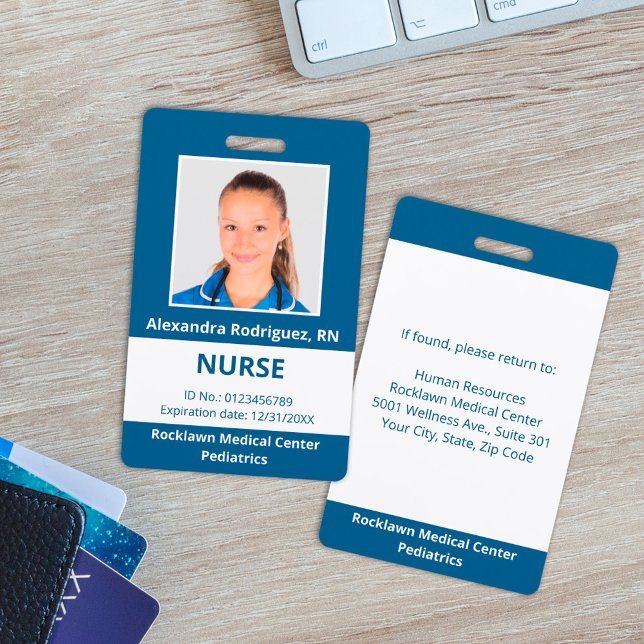 Badge ID Médicale bleu blanc de la photo personnalisée d (Custom Employee Photo Blue White Medical ID Badge, in situ)