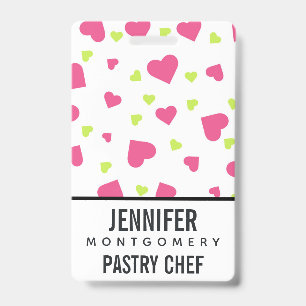 Badge Joli motif de cœurs qui tombent rose et vert
