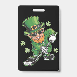 Badge Lutin jouant au hockey St Patrick's Day Irlandais