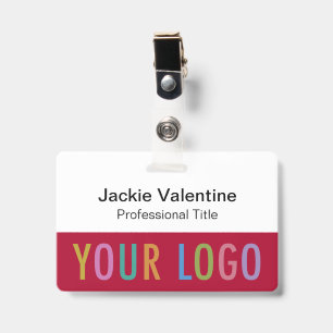 Badge nominatif rouge foncé avec mousqueton logo o