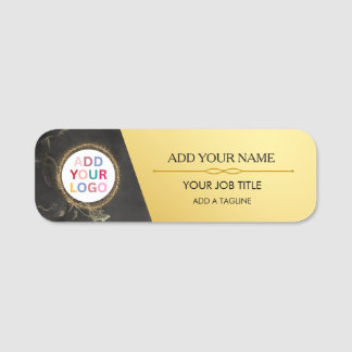 Badge personnalisé avec logo et nom en rose pour l