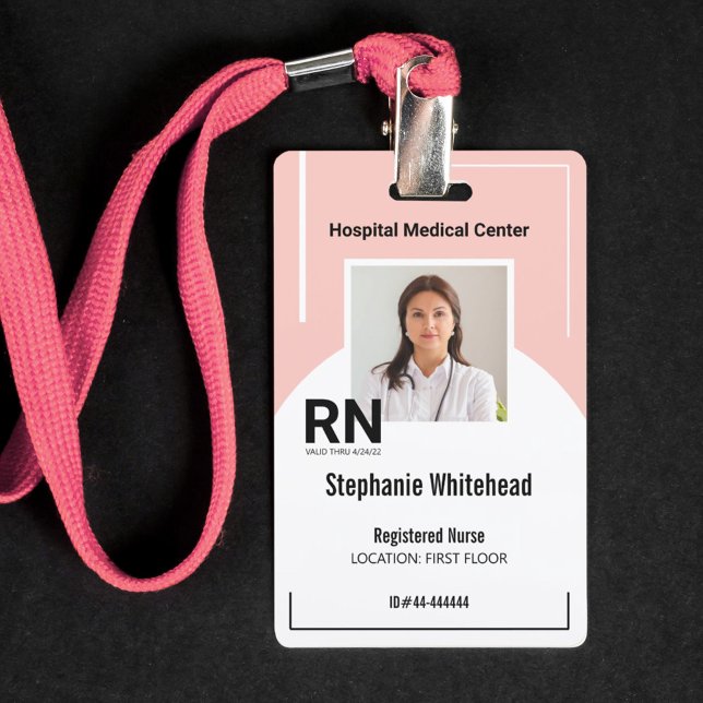 Badge Personnel Médicale personnalisé ID photo rose (Your photo ID employee badge is not just an identification tool, but a powerful communication medium)