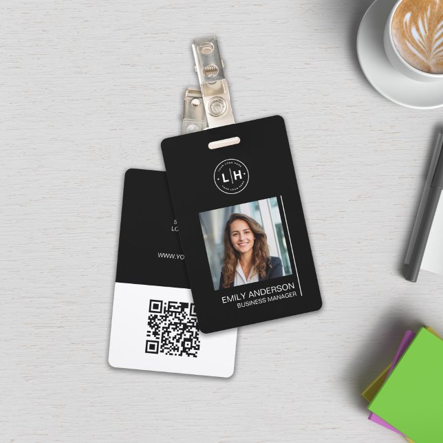 Badge Photo minimaliste moderne Nom noir (Modern Minimalist Black Photo Name Badge)