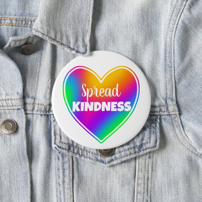 Badge Rond 10 Cm Bouton Coeur Arc-en-ciel (En situation)