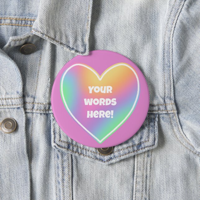 Badge Rond 10 Cm Coeur arc-en-ciel personnalisé (En situation)