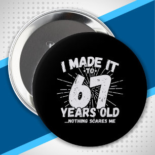 Badge Rond 10 Cm Drôle 67e anniversaire Citation Sarcastique 67 ans