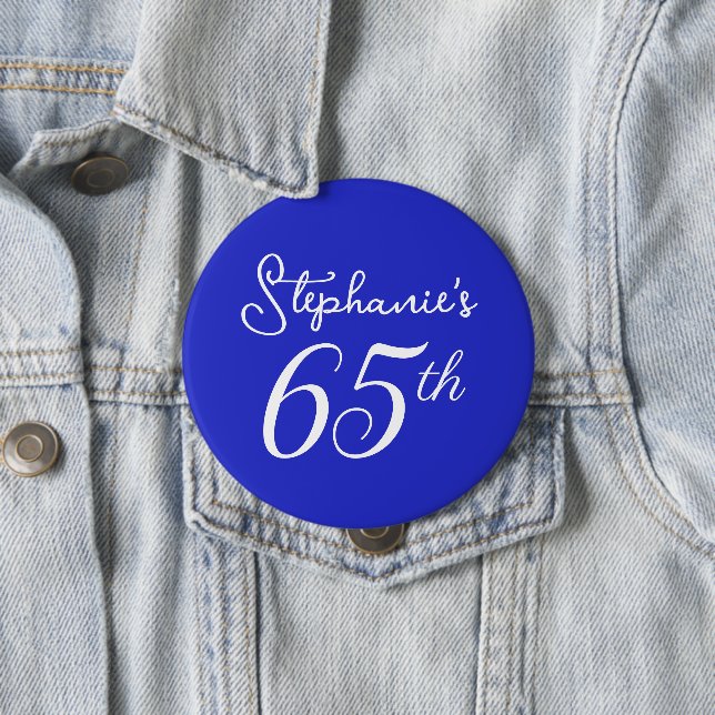 Badge Rond 10 Cm Élégant Royal Blue Monogramme 65e fête d'anniversa (En situation)
