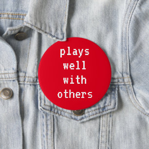 Badge Rond 10 Cm Joue Bien Avec D'Autres Bouton Rouge Pin-On