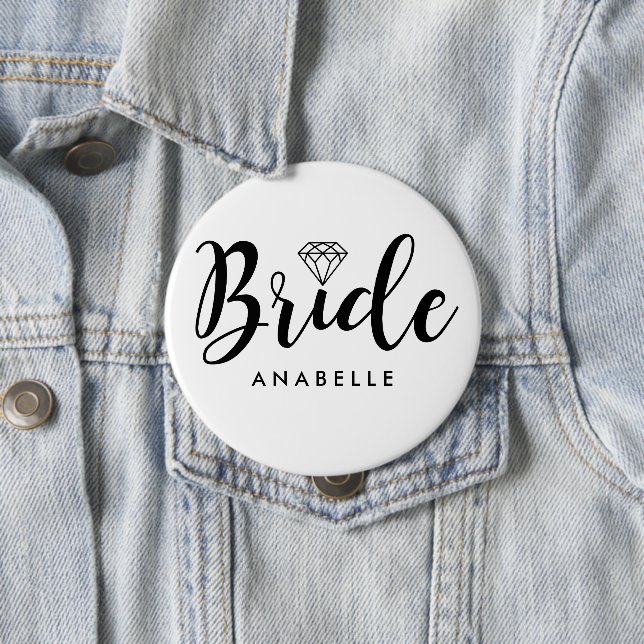 Badge Rond 10 Cm Lettres de script "Mariée" personnalisée (En situation)