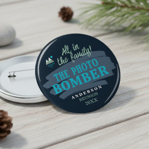 Badge Rond 10 Cm Personnages de Famille Honoraires Photo Bomber ID1