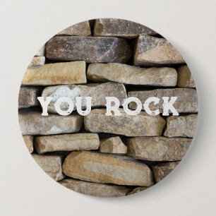 Badge Rond 10 Cm Pierre Mur empilé Roches Vous Rocher Texte Personn