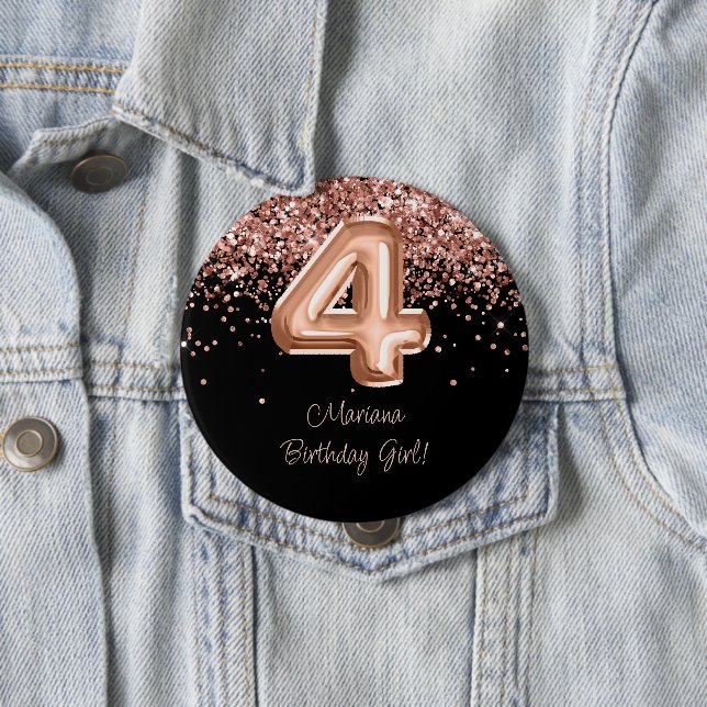 Badge Rond 10 Cm Rose Gold Black 4th Birthday Party (En situation)