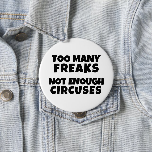 Badge Rond 10 Cm TROP DE FRAIS PAS SUFFISAMMENT DE CIRCUS Bouton (En situation)
