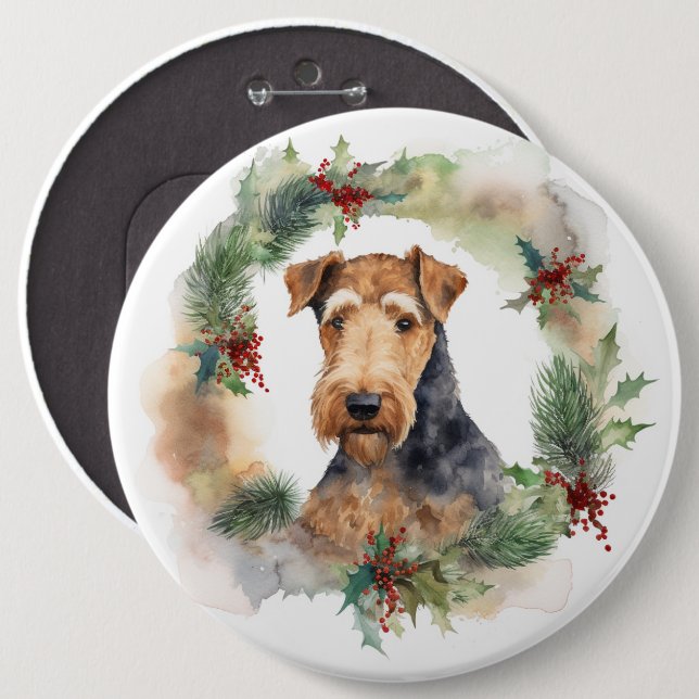 Badge Rond 15,2 Cm Airedale Christmas Wreath Festive Pup (Devant & derrière)