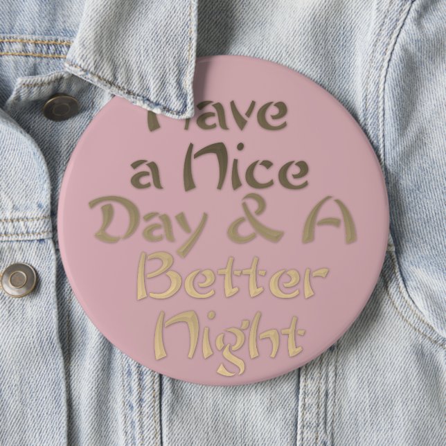 Badge Rond 15,2 Cm Bonne journée et meilleure nuit (En situation)