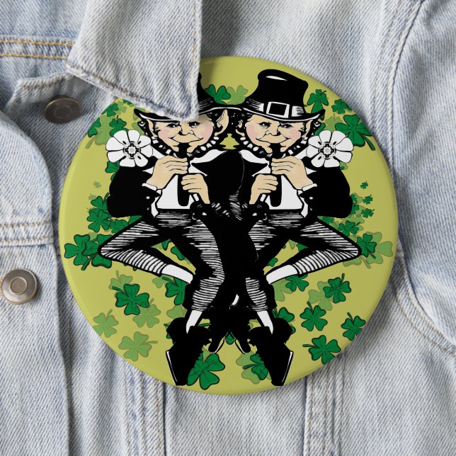 Badge Rond 15,2 Cm Double La Chance Leprechaun (En situation)