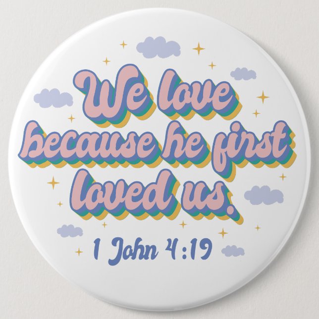 Badge Rond 15,2 Cm Il Nous Aimait D'Abord. (Devant)