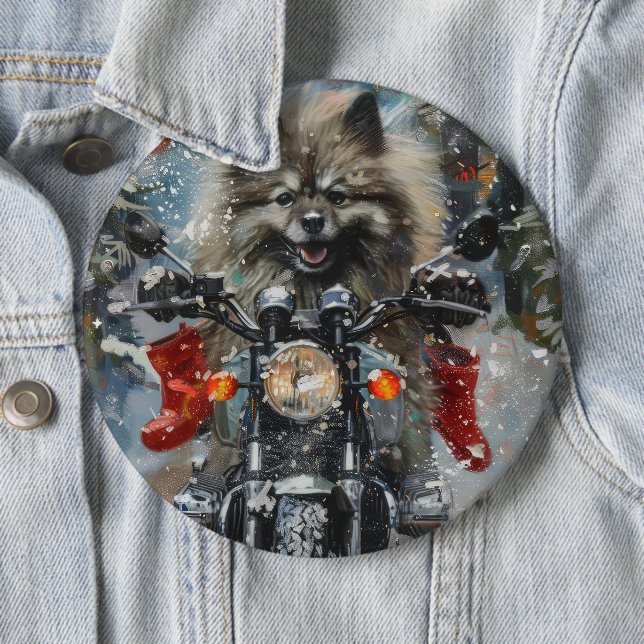 Badge Rond 15,2 Cm Keeshond chien équitation moto Noël (En situation)