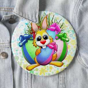 Badge Rond 15,2 Cm Lapin drôle mordant un œuf de Pâques