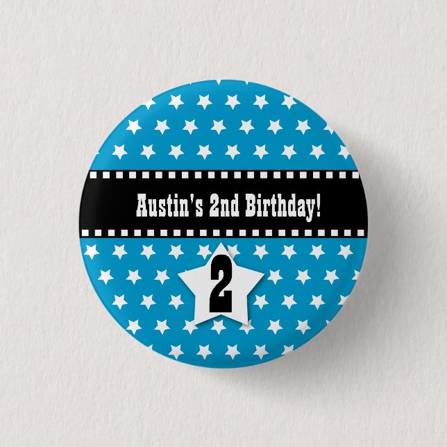 Badge Rond 2,50 Cm 2ème Le garçon d'anniversaire tient le premier (Devant)