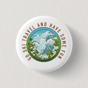 Badge Rond 2,50 Cm Aller skier voyager et s'amuser logo de voyage.