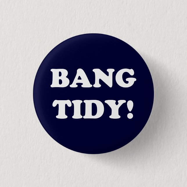 BADGE ROND 2,50 CM ‘BANG TIDY ! ’ (Devant)