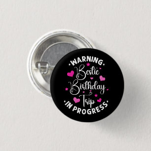 Badge Rond 2,50 Cm Bestie Anniversaire Voyage En Progrès Amis Coeur