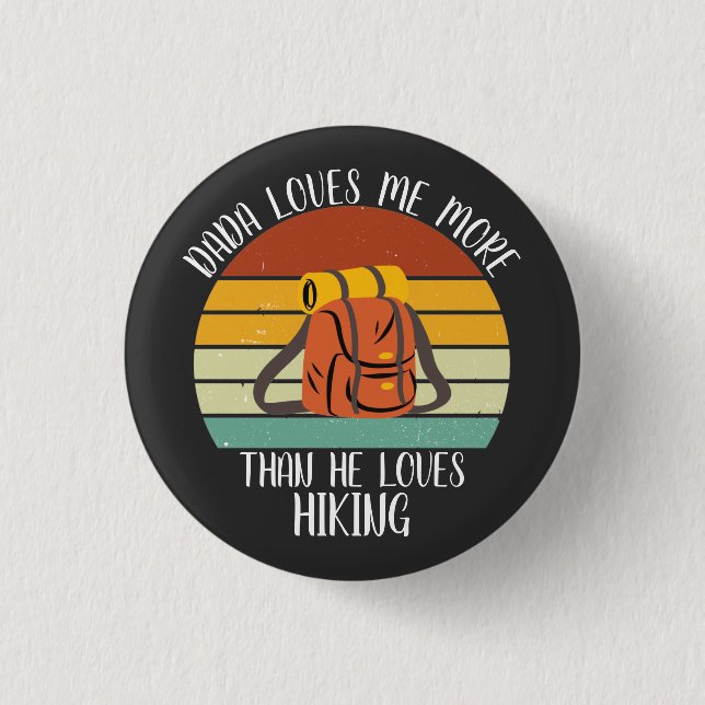 Badge Rond 2,50 Cm CUSTOM Dada M'Aime Plus Qu'Il N'Aime Randonnée (Devant)